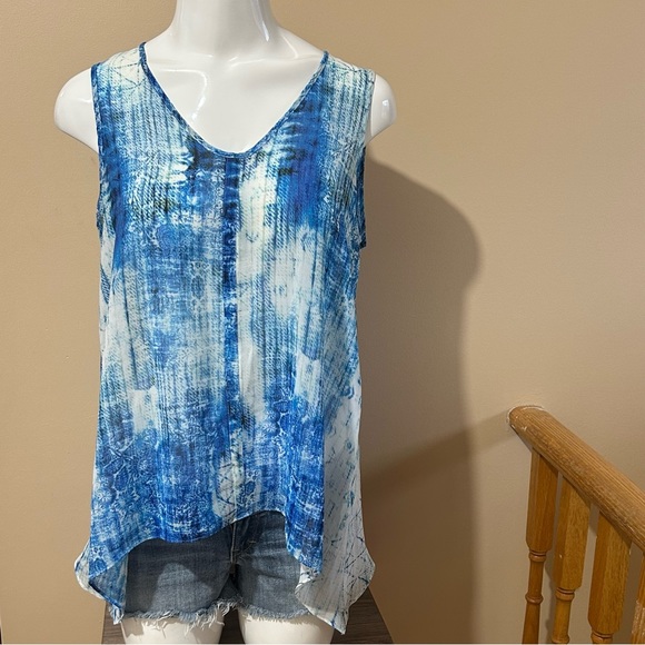 TWO BY VINCE CAMUTO SLEEVELESS BLOUS IN MIX SHADES OF BLUE IN SIZE MEDIUM - Picture 4 of 7